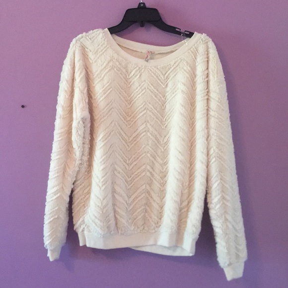 White sweater wore once - Picture 1 of 1